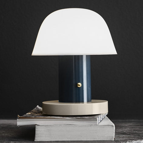 Lampada da tavolo moderna in stile minimalista a cupola Lampada da tavolo in vetro a 1 luce per camera da letto