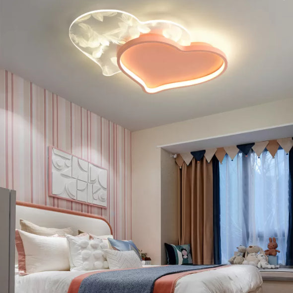 Nordic Double-Heart Shaped Flush Light Acryl Schlafzimmer LED Flush Mount Deckenleuchte mit Feder Dekor