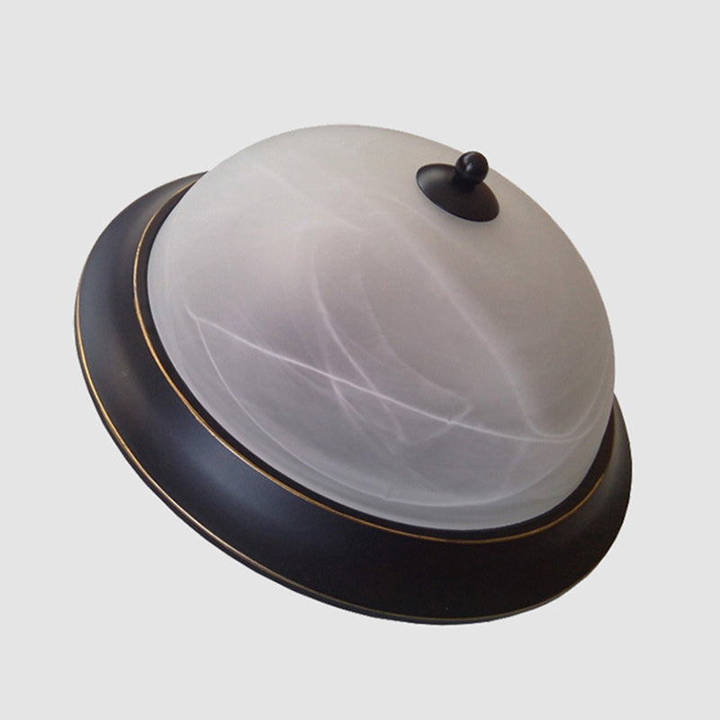 Kuppel-Unterputzleuchten. Traditionelle Deckenleuchten aus Glas für Schlafzimmer