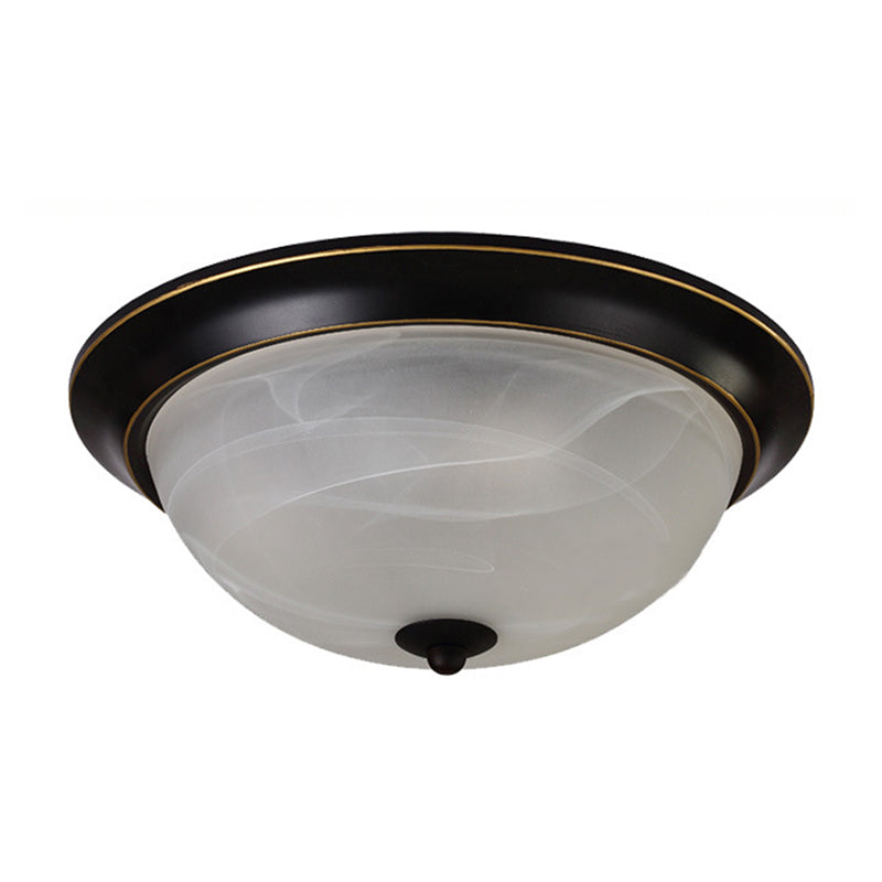 Kuppel-Unterputzleuchten. Traditionelle Deckenleuchten aus Glas für Schlafzimmer