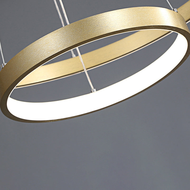 Gouden baanhangende kroonluchter postmoderne acryl -led hanger lichtkit, 23,5 "/31,5" breed