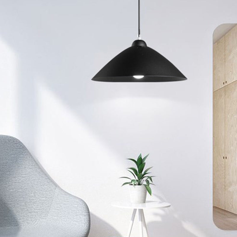 Lámpara colgante de metal cónico Contemporáneo 1 Luz de péndulo negro/blanco Luz para comedor