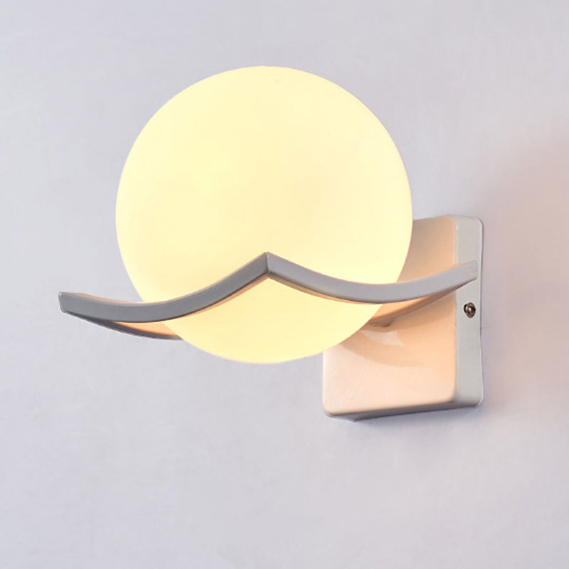 Estilo nórdico de madera de montaje de pared de madera leche blanca tono de globo sencillez luz para el dormitorio para el dormitorio