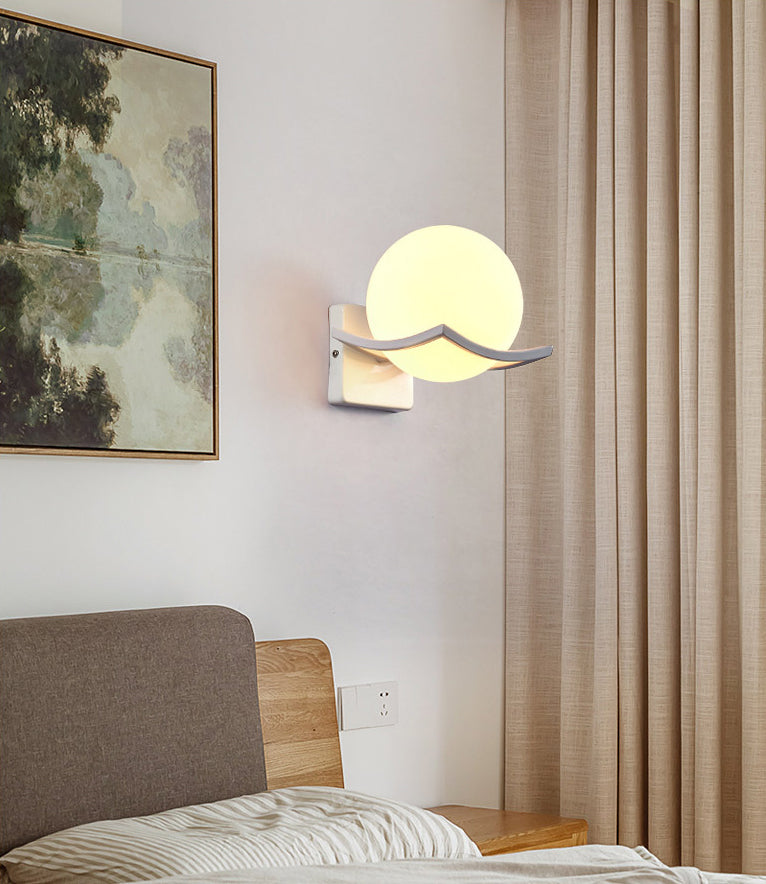 Estilo nórdico de madera de montaje de pared de madera leche blanca tono de globo sencillez luz para el dormitorio para el dormitorio