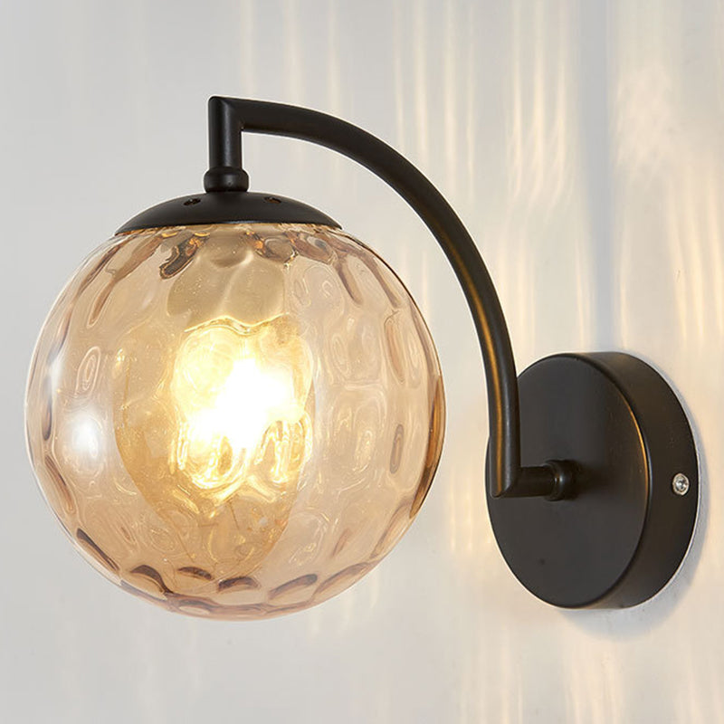 Luce da parete globo in vetro a 1 luce Nordic Luce da letto 7,5 "H Apparecchio di illuminazione con braccio in metallo ad arco