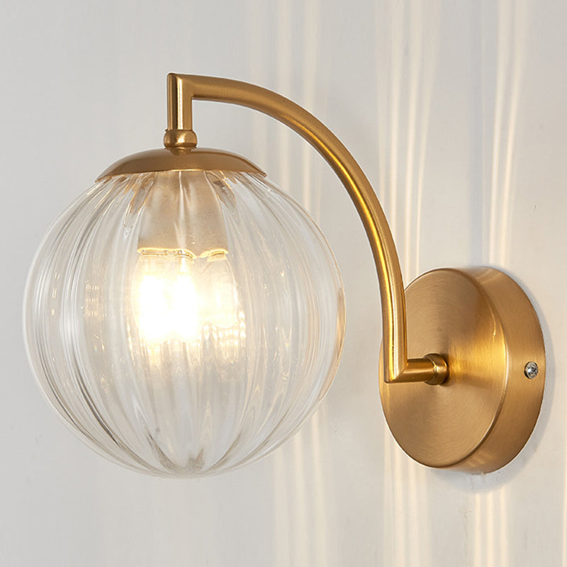 Luce da parete globo in vetro a 1 luce Nordic Luce da letto 7,5 "H Apparecchio di illuminazione con braccio in metallo ad arco