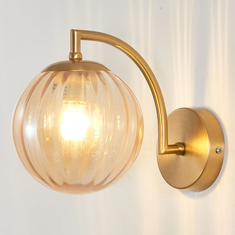 Luce da parete globo in vetro a 1 luce Nordic Luce da letto 7,5 "H Apparecchio di illuminazione con braccio in metallo ad arco