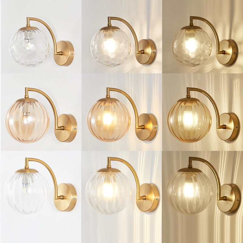 Luce da parete globo in vetro a 1 luce Nordic Luce da letto 7,5 "H Apparecchio di illuminazione con braccio in metallo ad arco