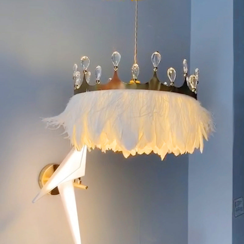 Lámpara de araña de plumas de la corona Luz moderna de dormitorio moderno accesorio de iluminación suspendida