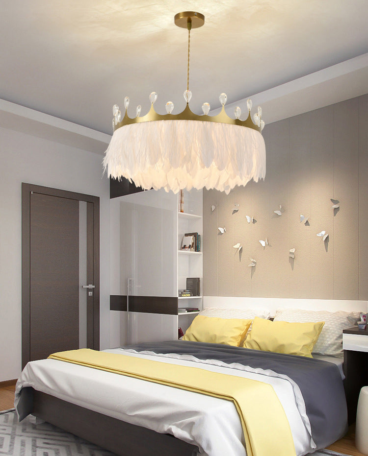 Lámpara de araña de plumas de la corona Luz moderna de dormitorio moderno accesorio de iluminación suspendida