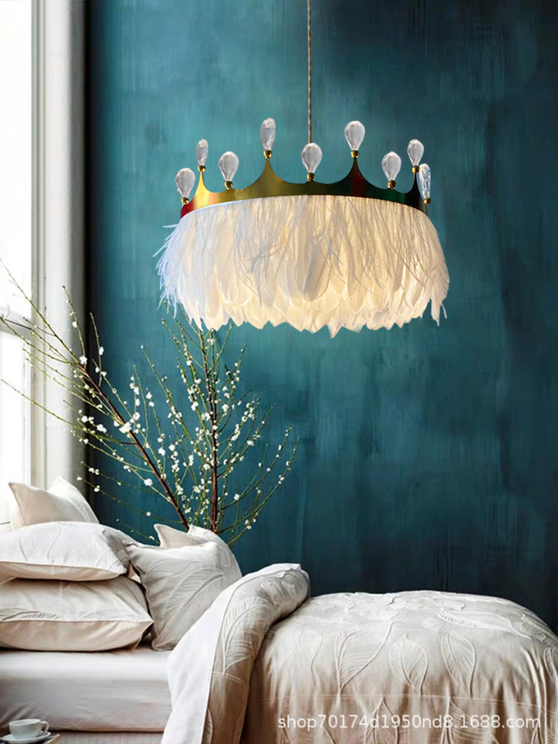 Lámpara de araña de plumas de la corona Luz moderna de dormitorio moderno accesorio de iluminación suspendida