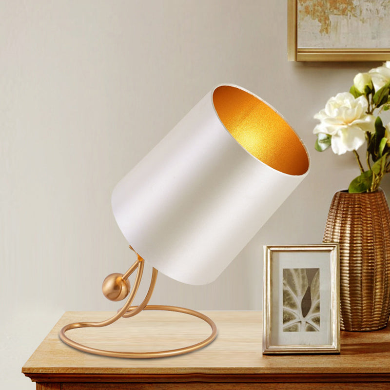 Éclairage de tâche en forme de baril métallique 1 lampe petite de bureau légère en or pour le chevet