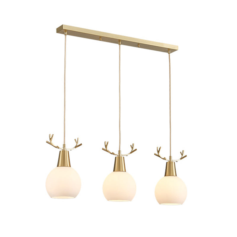 Messing gewei, lampje Noordse stijl metaalhangend licht met koepel melkglas tint