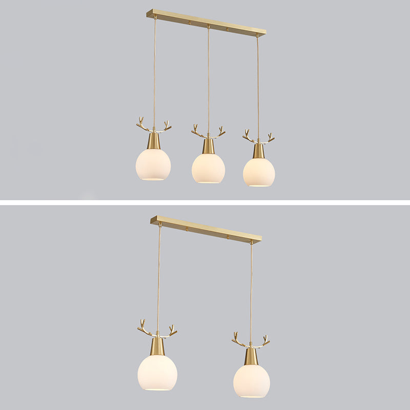 Messing gewei, lampje Noordse stijl metaalhangend licht met koepel melkglas tint