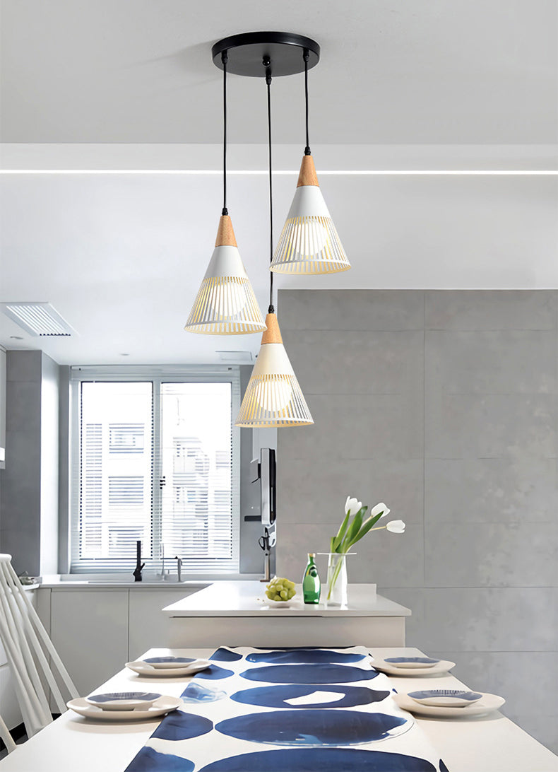 Lámpara de caída de estilo moderno Shuttlecock Hollowed Holfing Lighting con sombra de metal