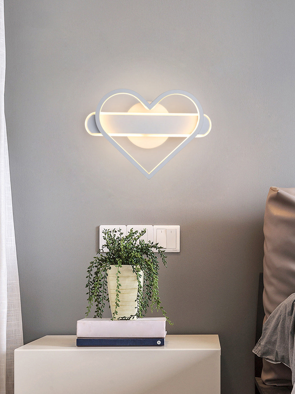 Heart Shaped Aluminum LED Wall Lamp 9.5" H Simplicity Lines Acrylic Sconce Lighting Fixture for Bedroom