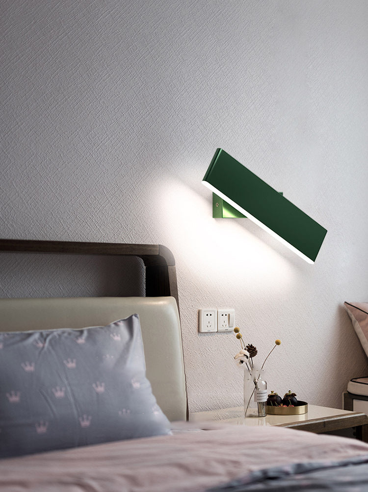 Amplia de pared de hierro forjado rectangular en una moderna lámpara de pared de macarrón de estilo minimalista con sombra acrílica