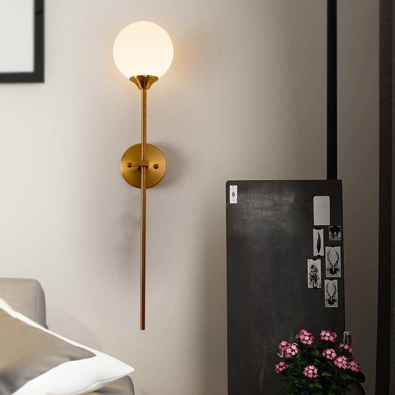 1-Light Wall Light in Modern Luxury Style Wrought Iron Wall Sconce with Globe Glass Shade