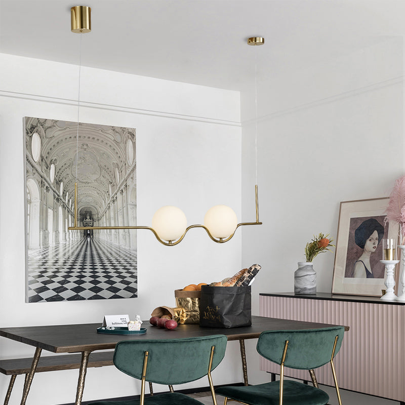 2 têtes Room Room Island Lamp Kit de lumière suspendue en or contemporain avec teinte en verre blanc sphérique