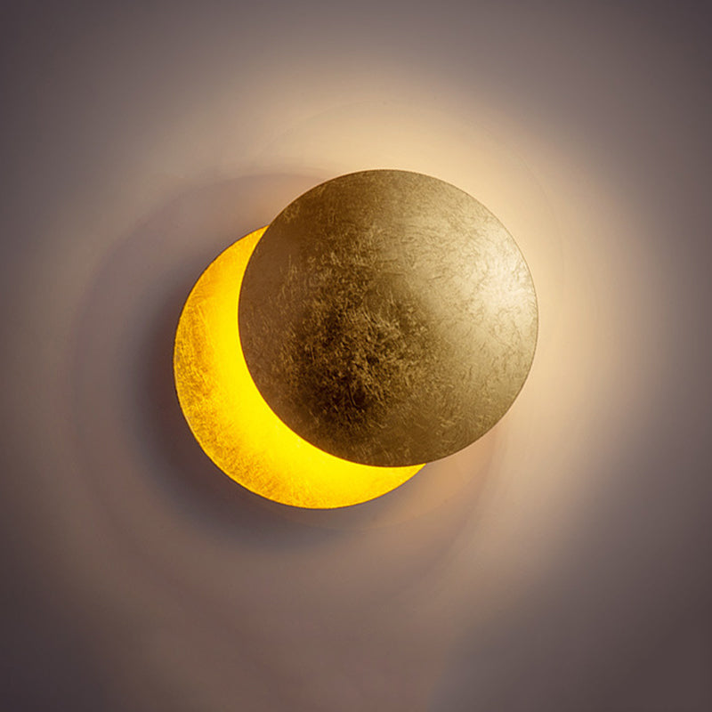 Estilo nórdico Rotable Solar Eclipse Splipse Splipe Metal Metal Redone Red Red Cull Moon Lámpara de montaje para dormitorio para dormitorio