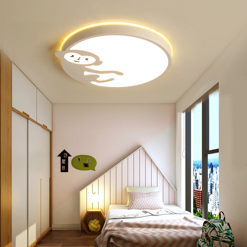Lámpara de techo LED redonda blanca en el dormitorio infantil, con lámpara de techo metálico para monos y animales