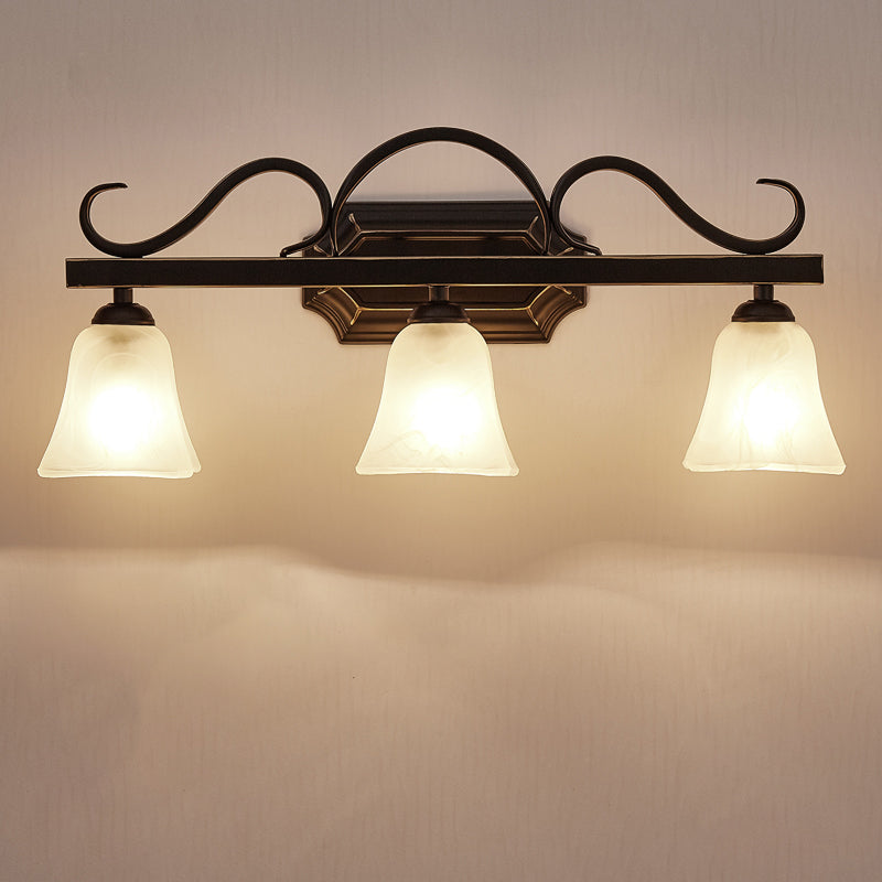 Traditionelle glockenförmige Leuchtenleuchte Glaswandmontage in Schwarz montiert