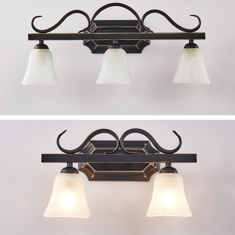 Traditionelle glockenförmige Leuchtenleuchte Glaswandmontage in Schwarz montiert