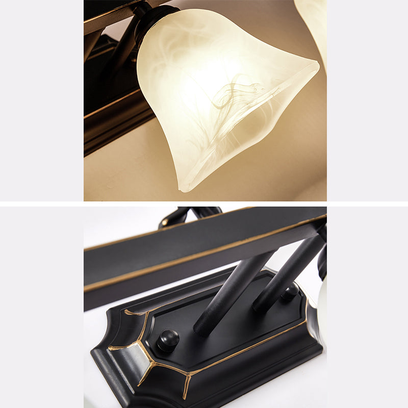 Traditionelle glockenförmige Leuchtenleuchte Glaswandmontage in Schwarz montiert