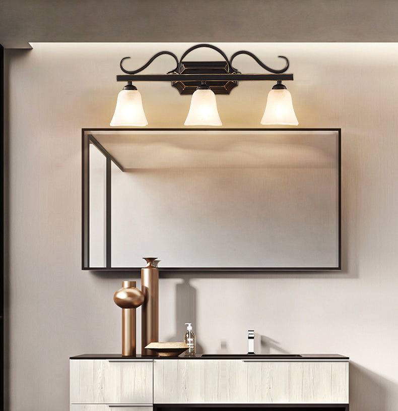 Traditionelle glockenförmige Leuchtenleuchte Glaswandmontage in Schwarz montiert