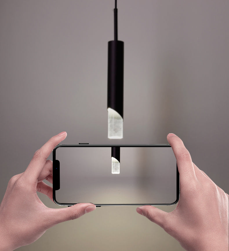 Luz colgante LED cilíndrica de aluminio en una lámpara de colgación acrílica de estilo conciso moderno para espacios interiores