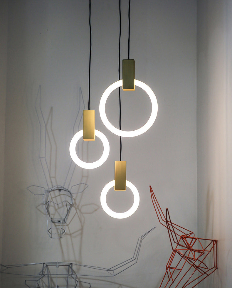 Luce appesa a LED in oro in alluminio in moderno luce a filo in ferro battuto in ferro battuto con tonalità acrilica