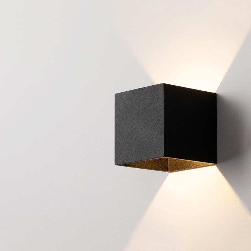 Stile moderno minimalista quadrato su e giù per le luci da parete in metallo a parete a LED