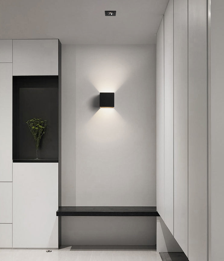 Stile moderno minimalista quadrato su e giù per le luci da parete in metallo a parete a LED