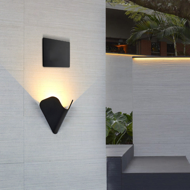 Arrowhead Shaped Waterproof LED Wall Sconce Modern Simplicity Thicken Aluminum Outdoor Wall Mount Lamp