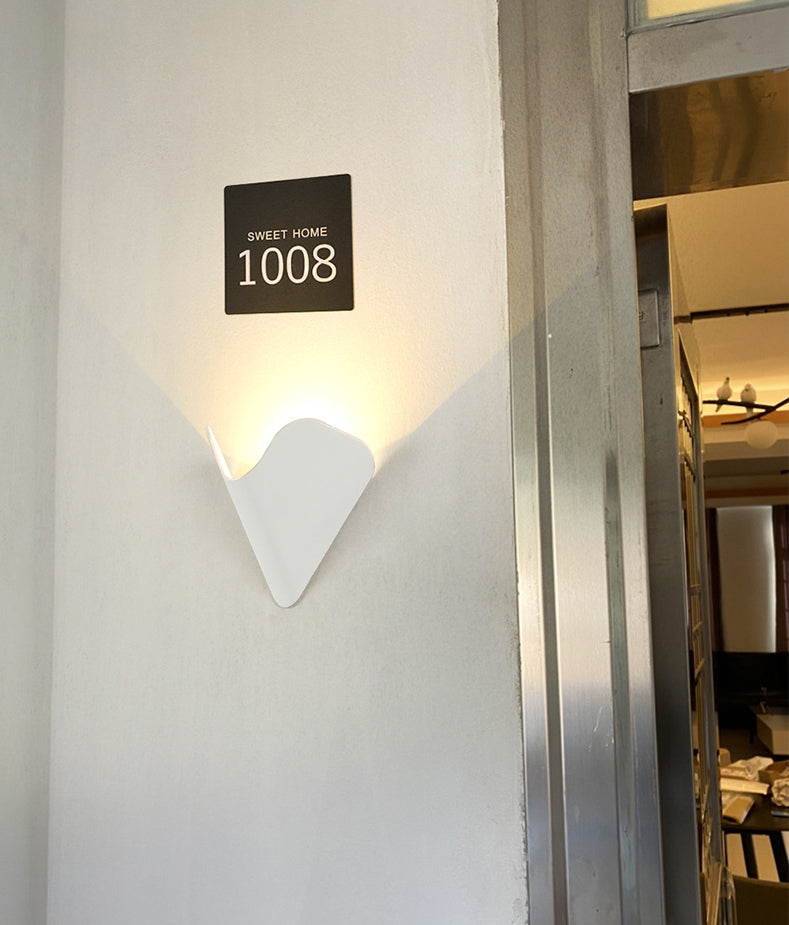 Arrowhead Shaped Waterproof LED Wall Sconce Modern Simplicity Thicken Aluminum Outdoor Wall Mount Lamp