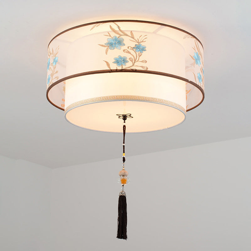 Plafonnier géométrique blanc en fer forgé de style minimaliste traditionnel avec abat-jour en tissus brodés