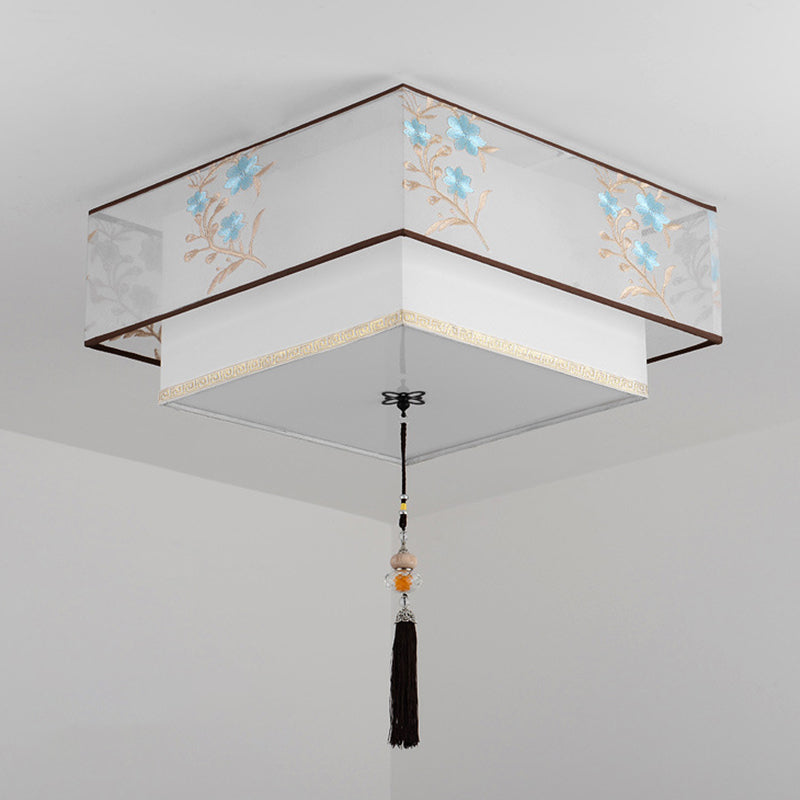 Plafonnier géométrique blanc en fer forgé de style minimaliste traditionnel avec abat-jour en tissus brodés