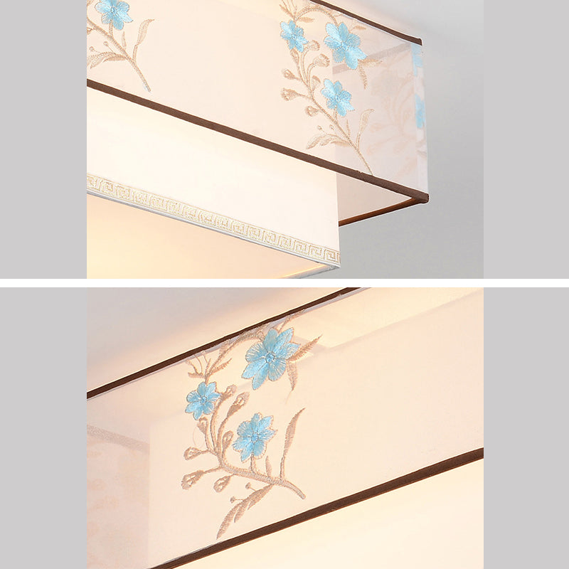 Plafonnier géométrique blanc en fer forgé de style minimaliste traditionnel avec abat-jour en tissus brodés