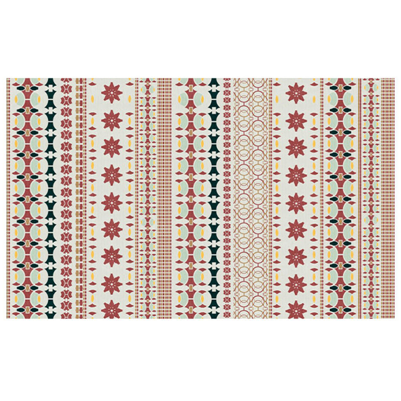 Tapis à imprimé tribal de ton blanc