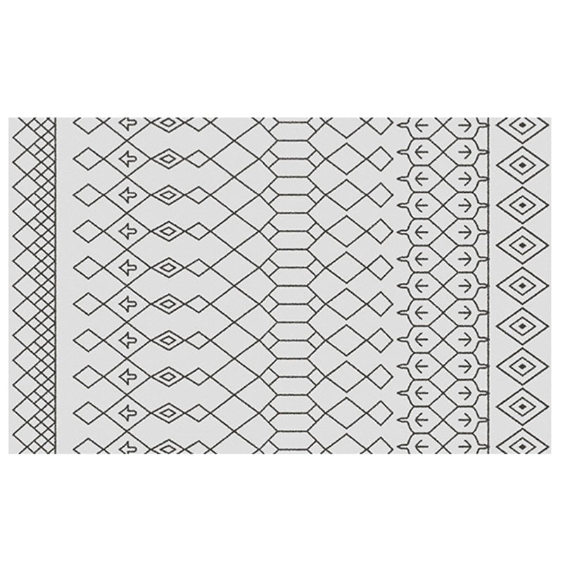 Tapis à imprimé tribal de ton blanc