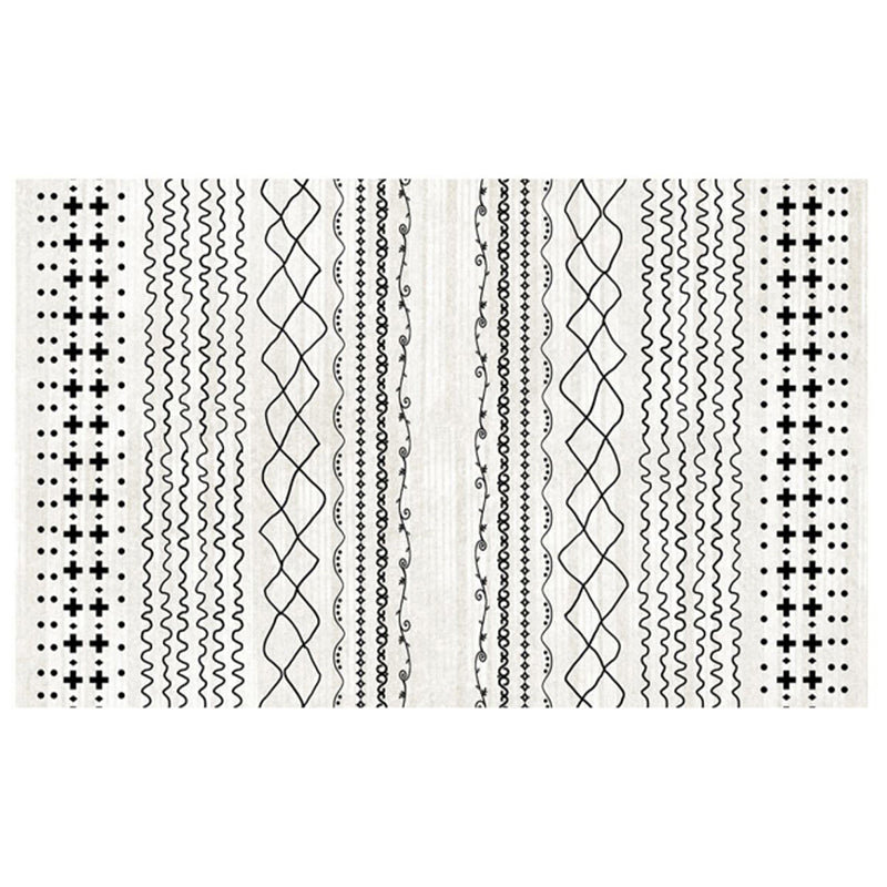Tapis à imprimé tribal de ton blanc