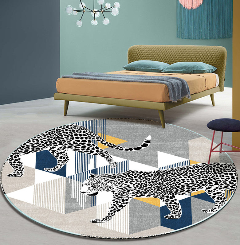 Gray Modern Round Area Rug Individuality Leopard Pattern Rug Stain Resistant Carpet for Home Decor