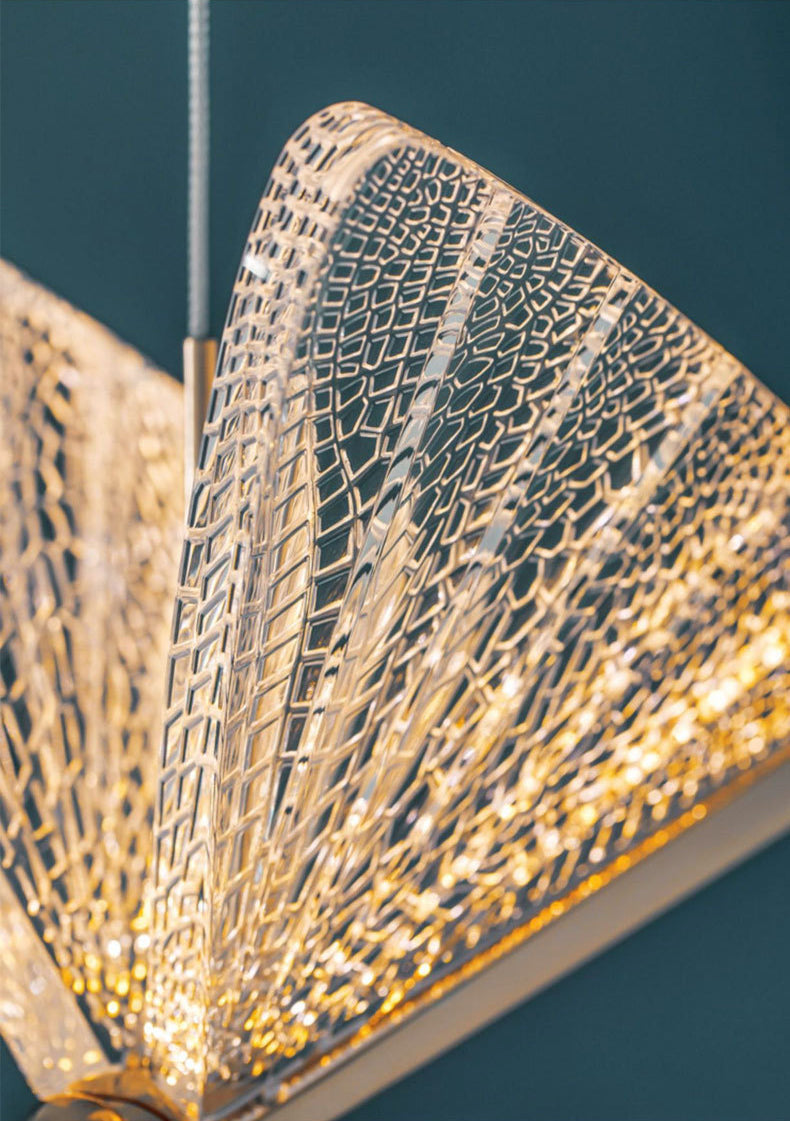 Luz colgante de mariposa dorada en estilo creativo moderno de hierro forjado que colgaba con sombra acrílica