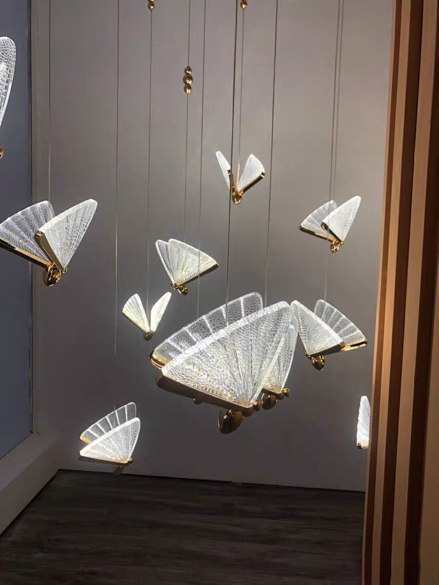 Luz colgante de mariposa dorada en estilo creativo moderno de hierro forjado que colgaba con sombra acrílica
