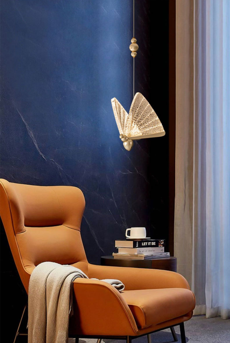 Luz colgante de mariposa dorada en estilo creativo moderno de hierro forjado que colgaba con sombra acrílica