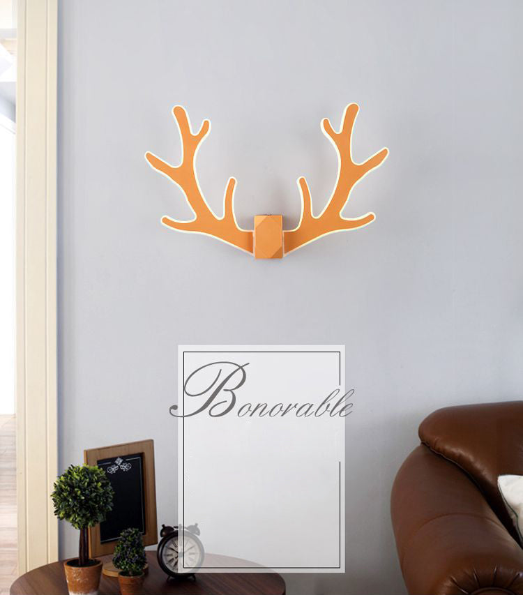 Lampada montata sulla parete di corna di cervo in metallo moderno lampada da parete da letto moderna