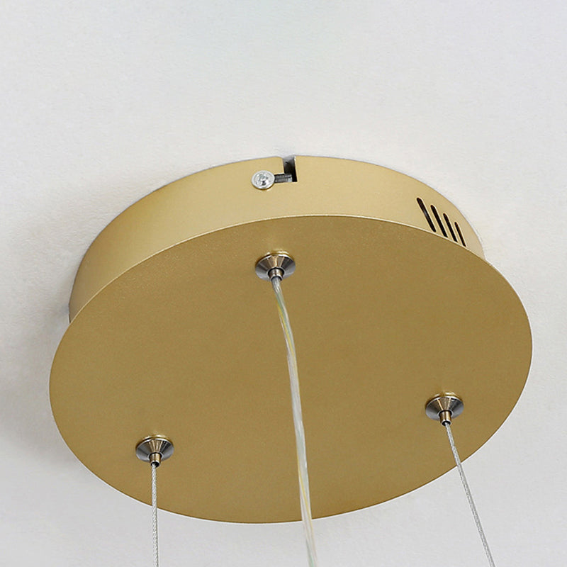 Luz de colgante lineal LED de aluminio en una lámpara de araña de hierro forjado de estilo minimalista moderno con sombra acrílica