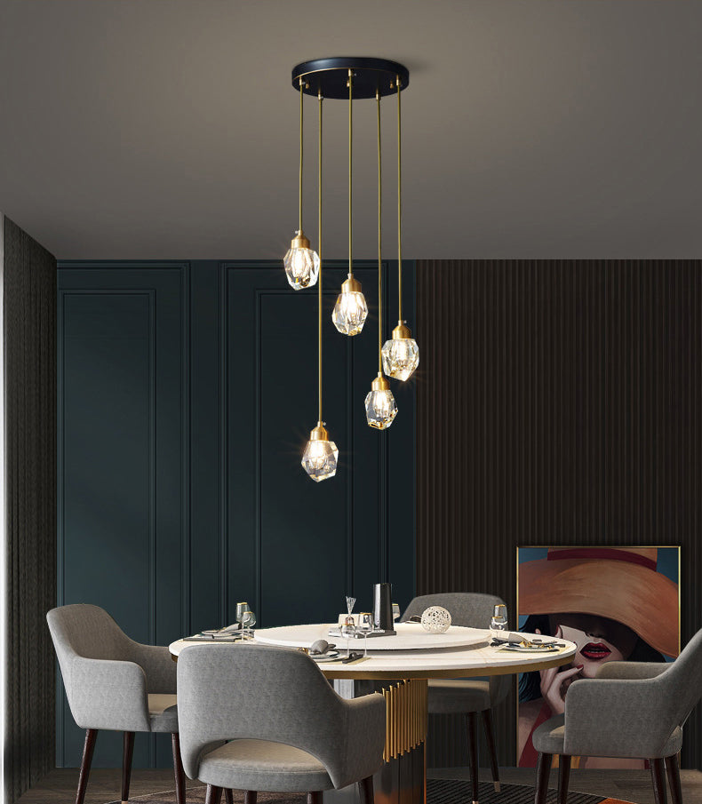 Minimalistische hangende lamp zwart-gouden edelsteenvormige hanger met kristalschaduw voor restaurant