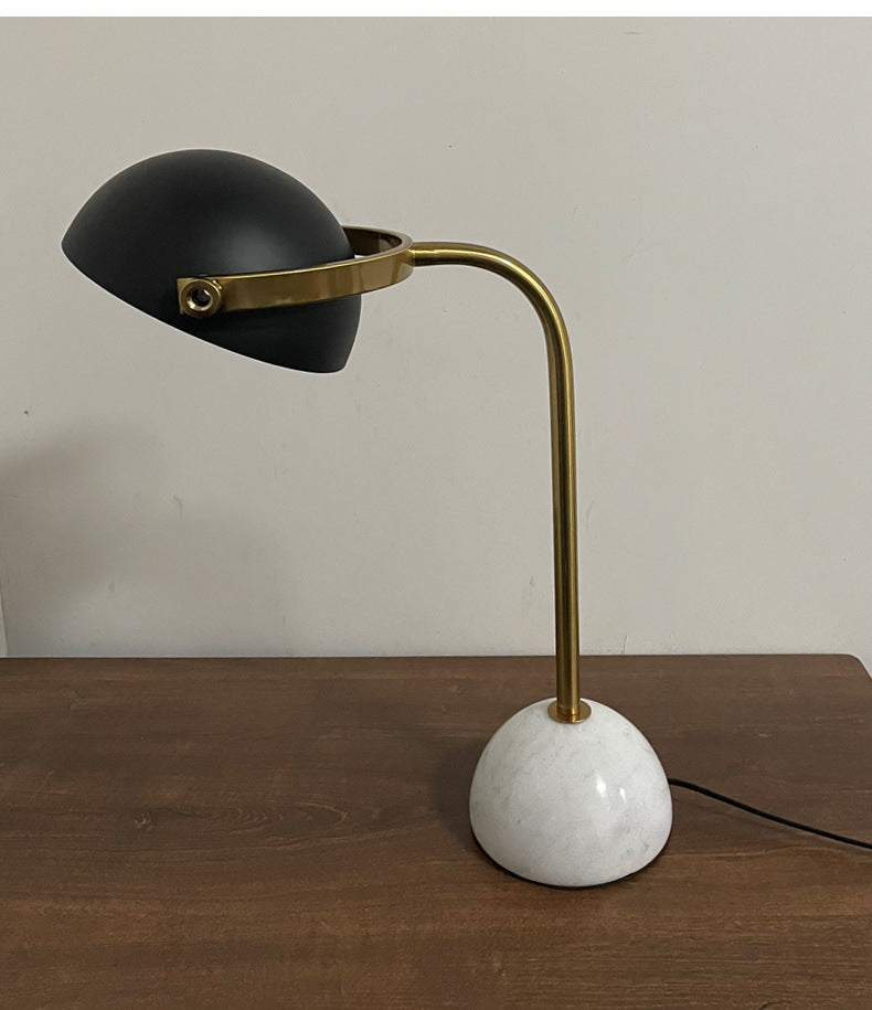 Lámpara de mesa de curvas de metal posmoderno 1 lámpara de noche negra con sombra de domo ajustable