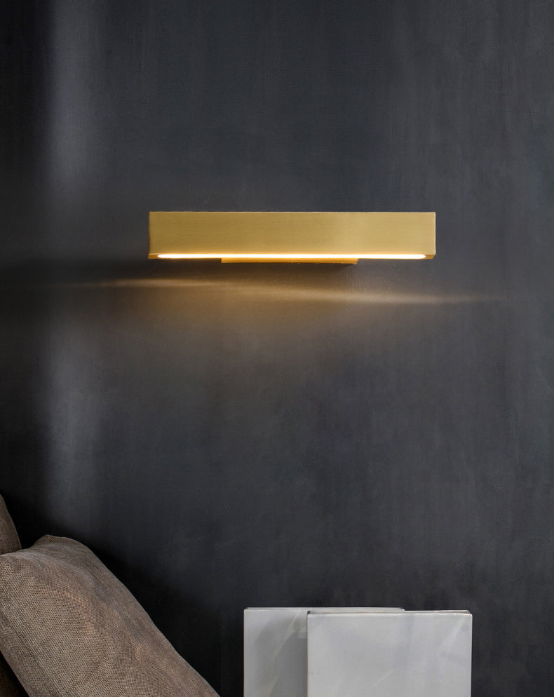 Lámpara de pared LED rectangular dorada en un tipo de pared rotatable de cobre de estilo de lujo moderno con sombra acrílica